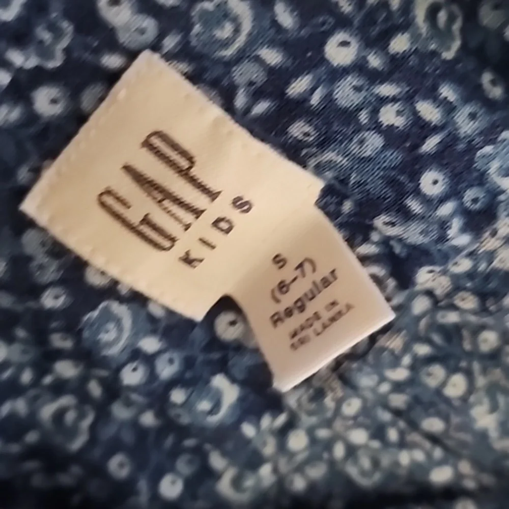4 pieces of gap size 6/7‎ sweatshirt an long sleeve